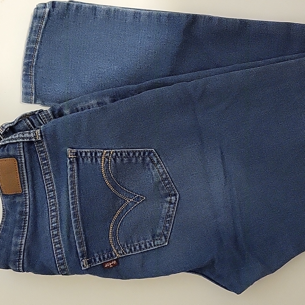 Levi's 28